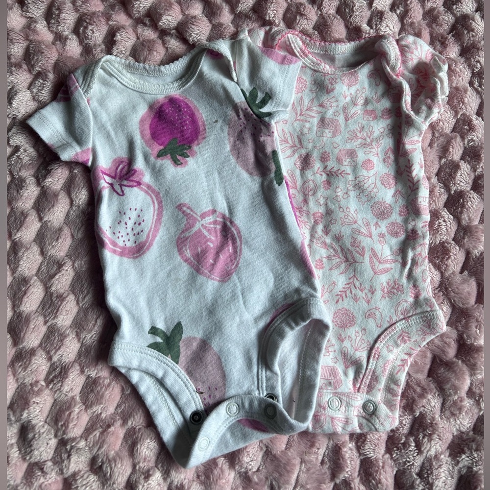 Bundle 2 Carter's Pink and White Gently Loved Infant Bodysuits Newborn